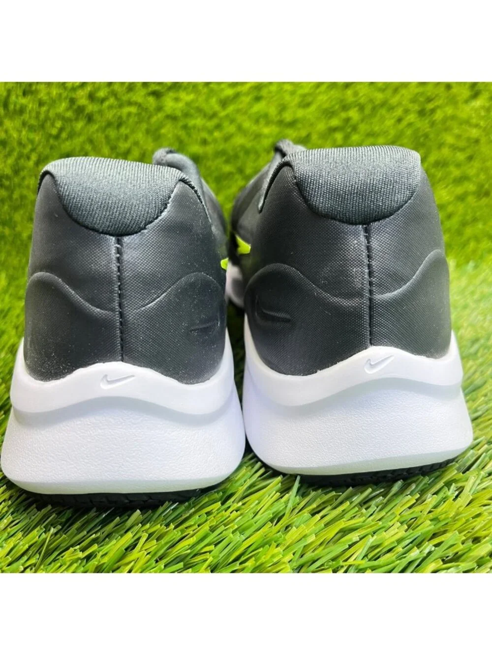 Nike Star Runner 3 GS Dark Smoke Gray Green Boys Size 6Y Running Shoes Sneakers